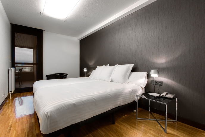 Imagen general del Aparthotel Mendebaldea Suites. Foto 1