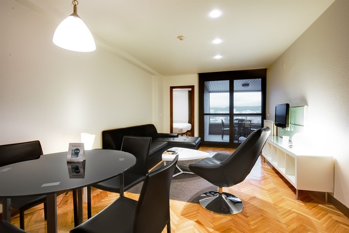 Imagen de los interiores del Aparthotel Mendebaldea Suites. Foto 4