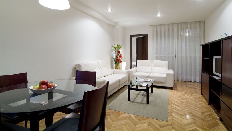 Imagen de los interiores del Aparthotel Mendebaldea Suites. Foto 6