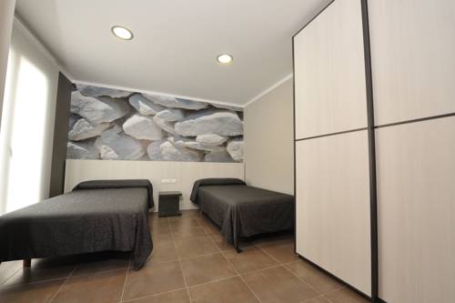 Imagen de la habitación del Aparthotel Meseguer, Alca&ntilde;iz. Foto 8