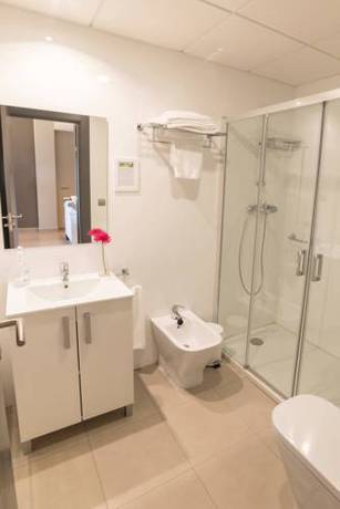 Imagen de la habitación del Aparthotel Miguel Sanchez. Foto 12