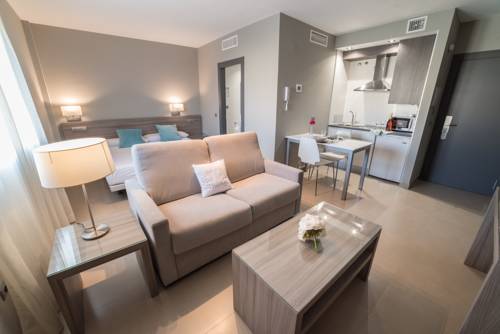 Imagen de la habitación del Aparthotel Miguel Sanchez. Foto 16