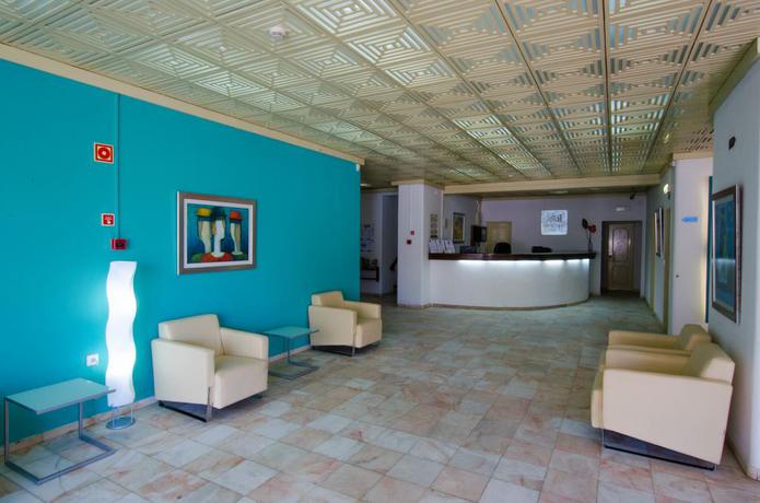 Imagen de los interiores del Aparthotel Mirachoro Albufeira. Foto 10