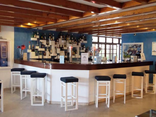 Imagen del bar/restaurante del Aparthotel Mirachoro Portimao. Foto 2