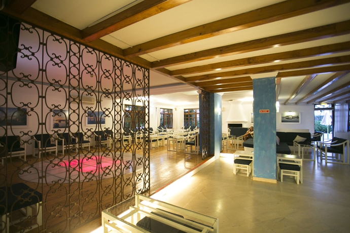 Imagen del bar/restaurante del Aparthotel Mirachoro Praia Da Rocha. Foto 4
