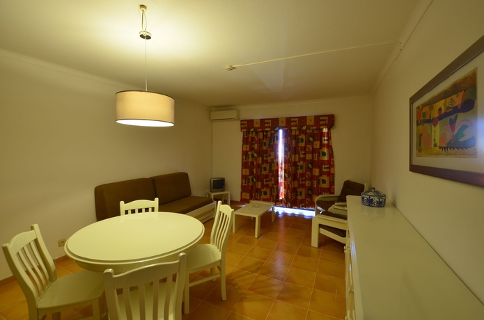 Imagen de los interiores del Aparthotel Mirachoro Praia Da Rocha. Foto 14
