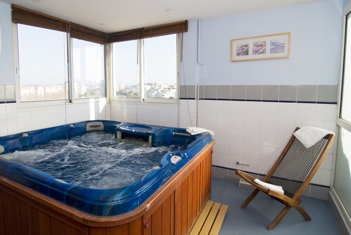 Imagen de la piscina del Aparthotel Miranove. Foto 7