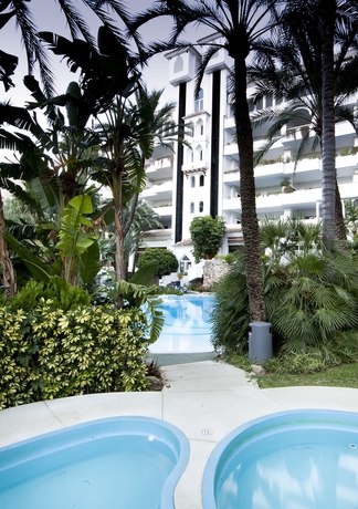 Imagen de la piscina del Aparthotel Monarque Sultan. Foto 13