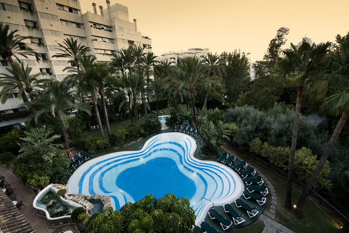 Imagen de la piscina del Aparthotel Monarque Sultan. Foto 15
