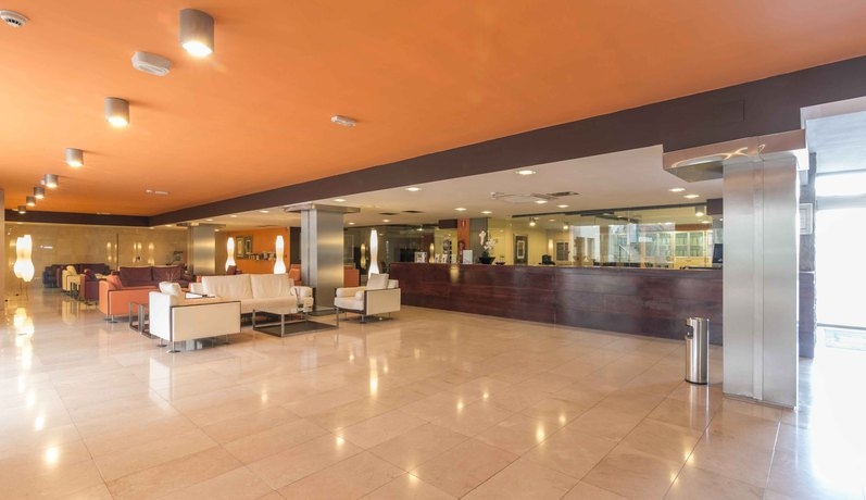Imagen de los interiores del Aparthotel Morasol Suites. Foto 11