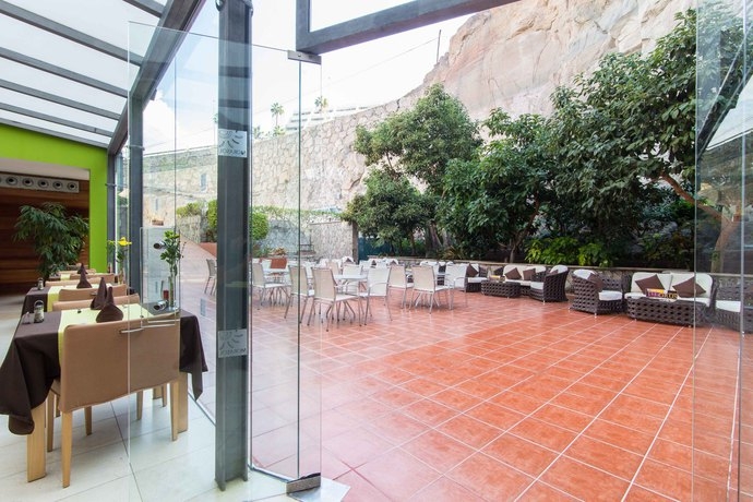 Imagen de los exteriores del Aparthotel Morasol Suites. Foto 9