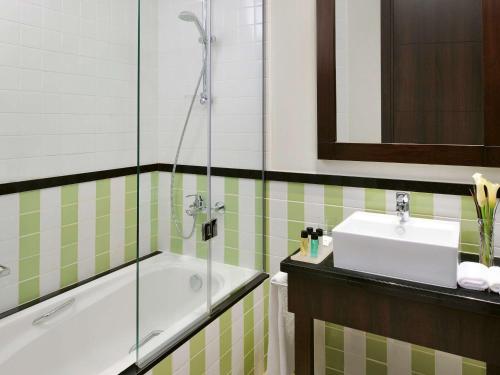 Imagen general del Aparthotel Movenpick Apartments Al Mamzar Dubai. Foto 8