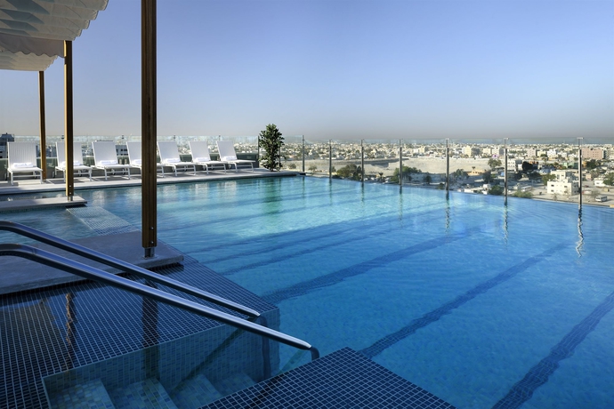 Imagen de la piscina del Aparthotel Nassima Tower Hotel Apartments. Foto 13