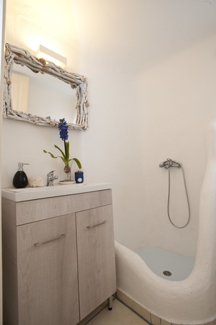 Imagen de la habitación del Aparthotel Navy Blue Suites. Foto 3