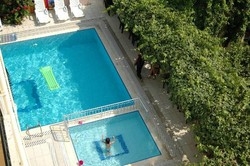 Imagen de la piscina del Aparthotel Naz Garden. Foto 3