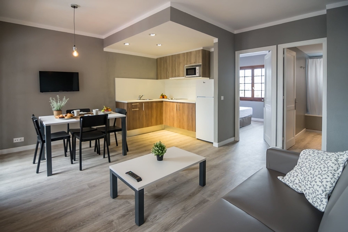 Imagen de la habitación del Aparthotel Nelva Resort, Cala en Porter. Foto 10