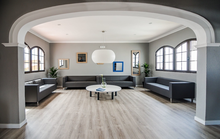 Imagen de los interiores del Aparthotel Nelva Resort, Cala en Porter. Foto 17