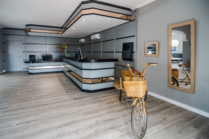 Imagen de los interiores del Aparthotel Nelva Resort, Cala en Porter. Foto 19