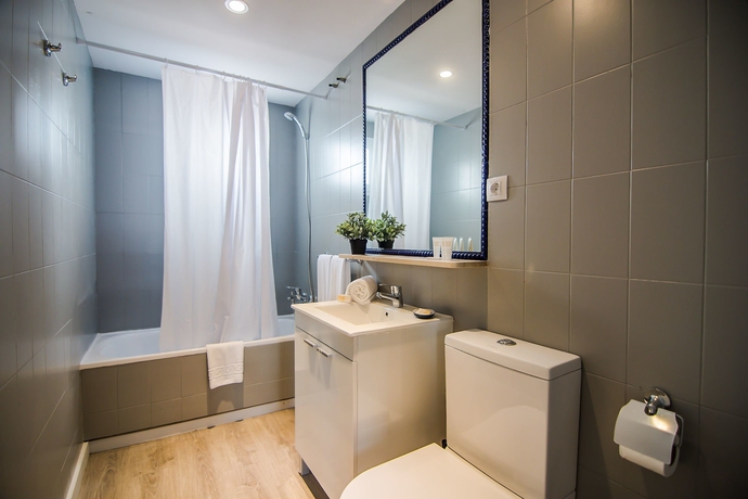 Imagen de la habitación del Aparthotel Nelva Resort, Cala en Porter. Foto 11