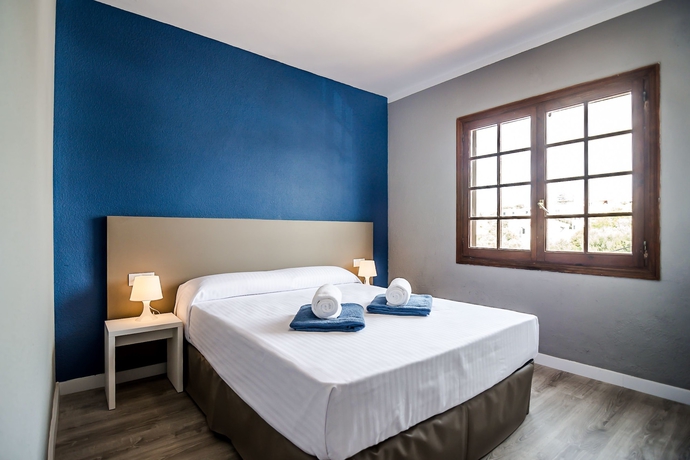 Imagen de la habitación del Aparthotel Nelva Resort, Cala en Porter. Foto 12