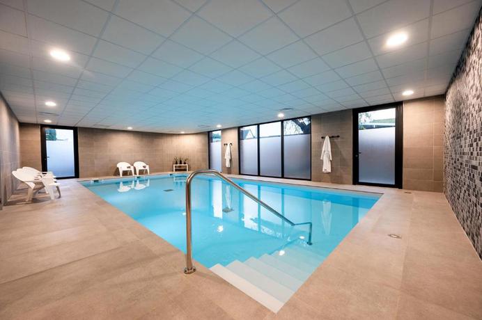 Imagen de la piscina del Aparthotel Nemea Coeur Europe Strasbourg Illkirch. Foto 14