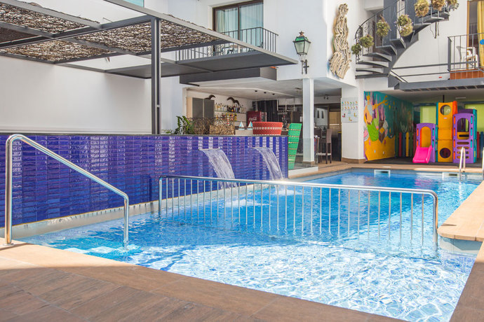 Imagen general del Aparthotel Neptuno Calella. Foto 6