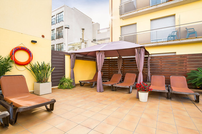 Imagen general del Aparthotel Neptuno Calella. Foto 12