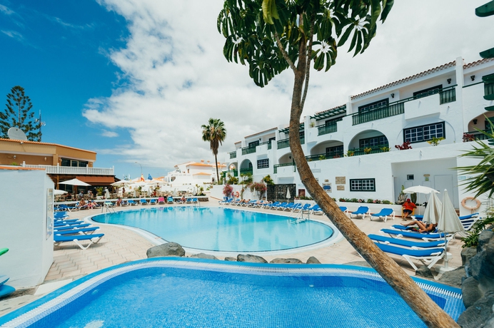 Imagen de la piscina del Aparthotel Neptuno Costadeje. Foto 13