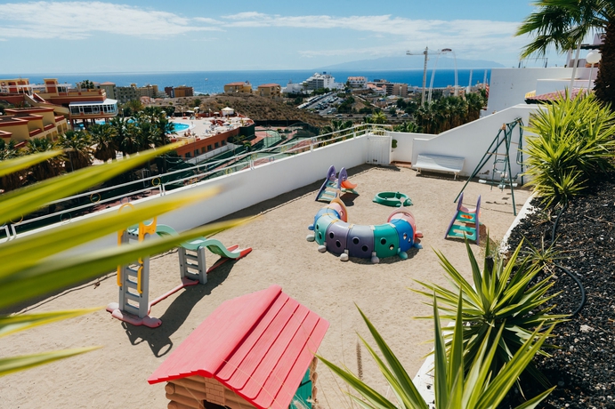 Imagen de los exteriores del Aparthotel Neptuno Costadeje. Foto 10