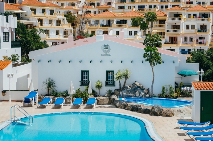 Imagen de la piscina del Aparthotel Neptuno Costadeje. Foto 14
