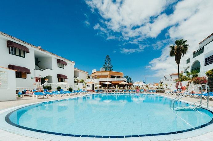 Imagen de la piscina del Aparthotel Neptuno Costadeje. Foto 16