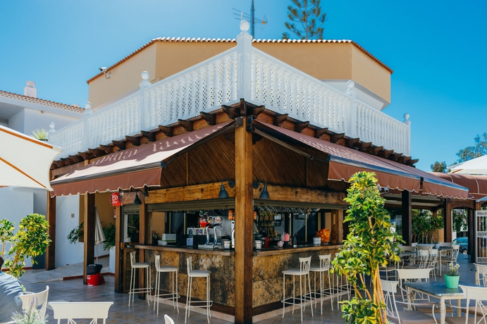 Imagen del bar/restaurante del Aparthotel Neptuno Costadeje. Foto 5
