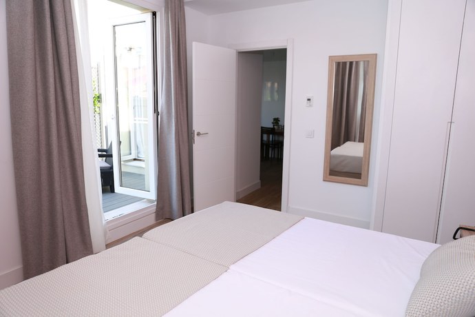 Imagen de la habitación del Aparthotel New Point Opera. Foto 12