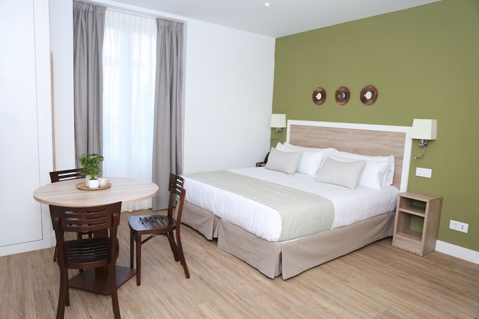 Imagen de la habitación del Aparthotel New Point Opera. Foto 14