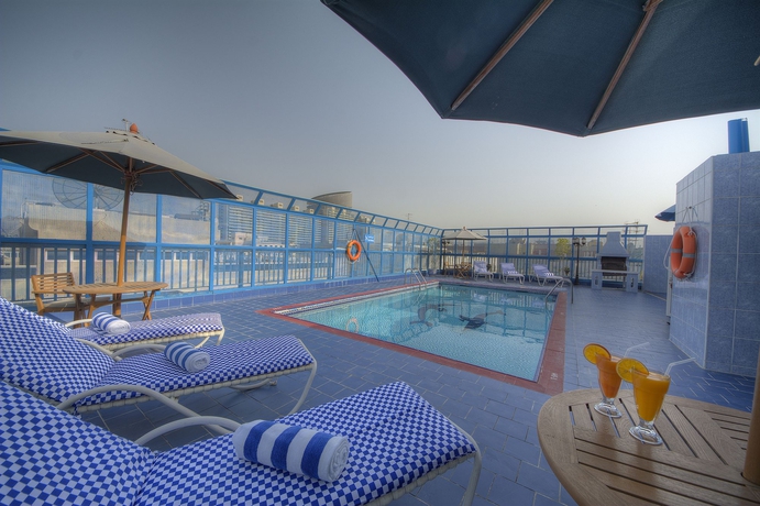 Imagen de la piscina del Aparthotel Nihal Residency Hotel Apartments. Foto 16