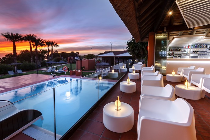 Imagen de la piscina del Aparthotel Novo Resort. Foto 9