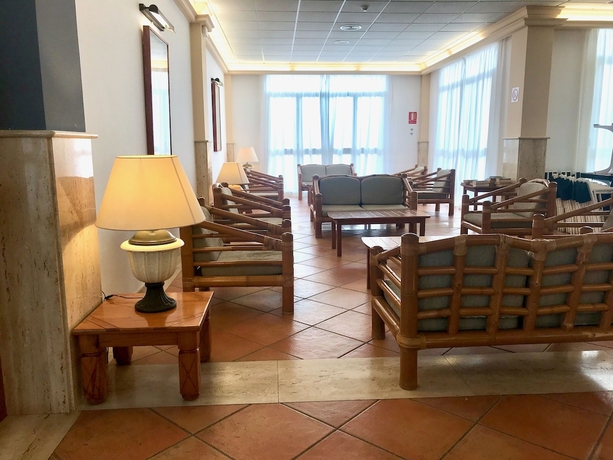 Imagen del bar/restaurante del Aparthotel Nuramar Resort and Villas. Foto 3