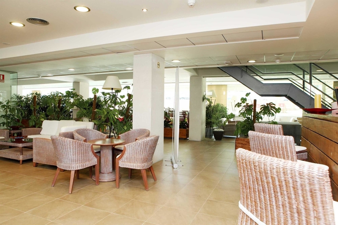 Imagen de los interiores del Aparthotel ON Family Islantilla. Foto 11