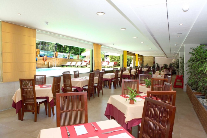 Imagen del bar/restaurante del Aparthotel ON Family Islantilla. Foto 4