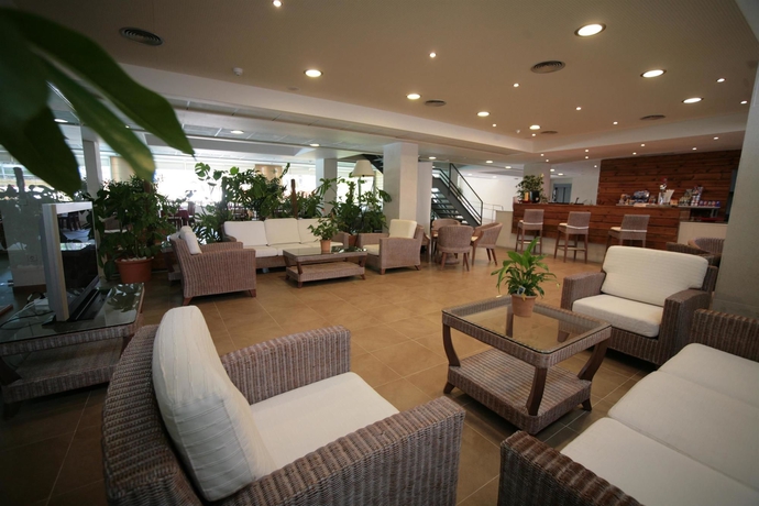 Imagen del bar/restaurante del Aparthotel ON Family Islantilla. Foto 5