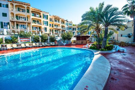 Imagen de la piscina del Aparthotel Ona Cala Pi Club. Foto 16