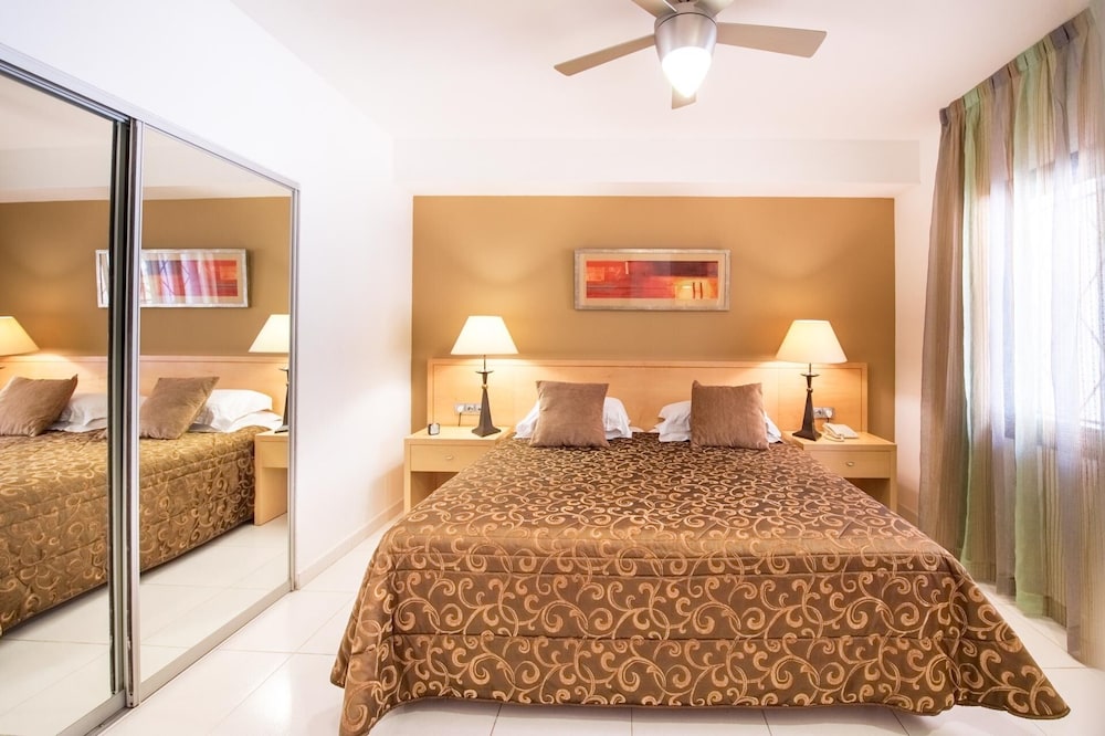 Imagen de la habitación del Aparthotel Ona Hollywood Mirage. Foto 3