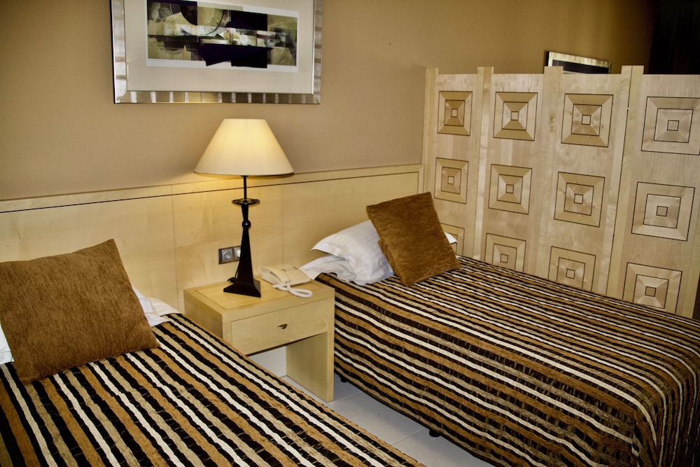 Imagen de la habitación del Aparthotel Ona Hollywood Mirage. Foto 12