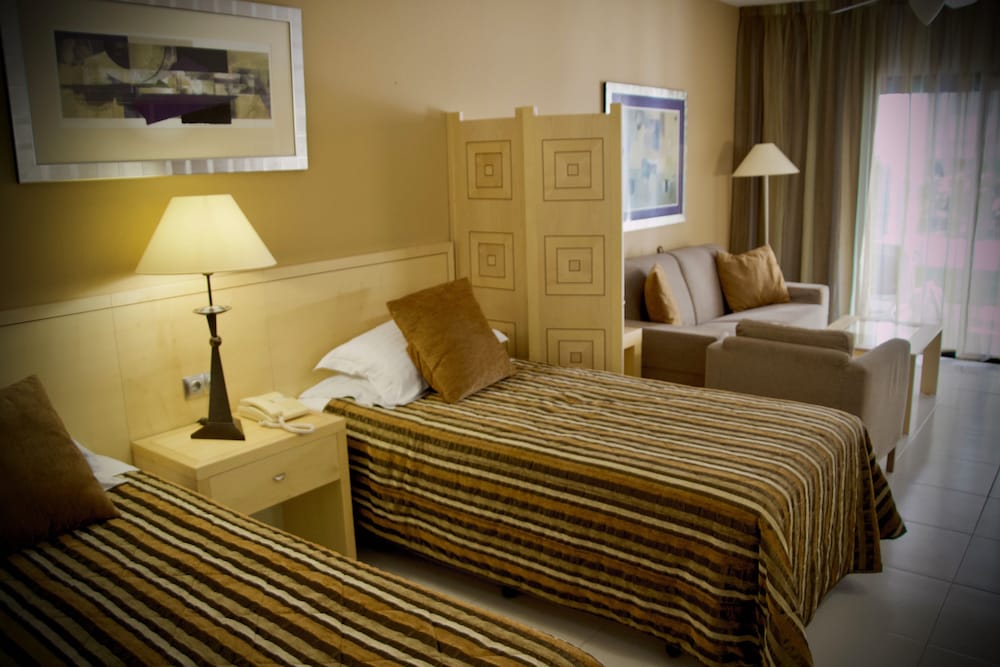 Imagen de la habitación del Aparthotel Ona Hollywood Mirage. Foto 13