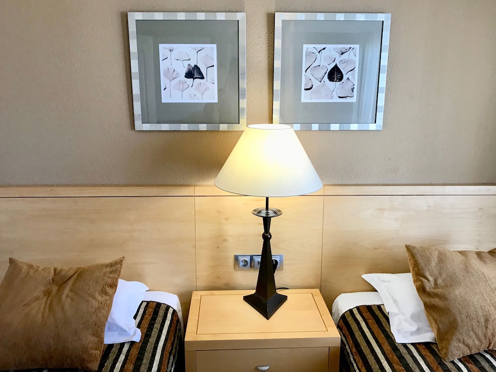 Imagen de la habitación del Aparthotel Ona Hollywood Mirage. Foto 14