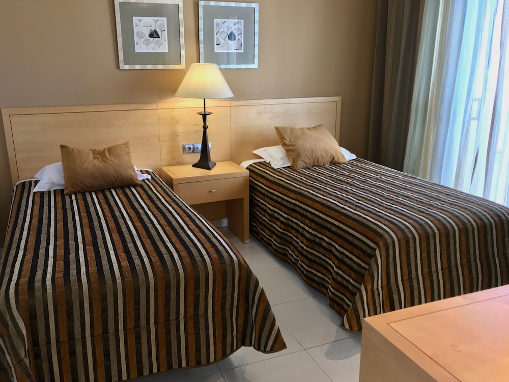 Imagen de la habitación del Aparthotel Ona Hollywood Mirage. Foto 16