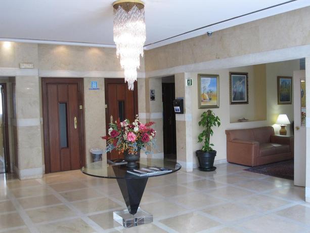 Imagen general del Aparthotel Ona Marbella Inn. Foto 15