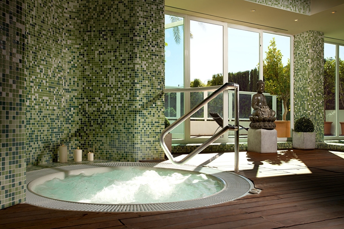 Imagen de la piscina del Aparthotel Ona Marinas de Nerja. Foto 16