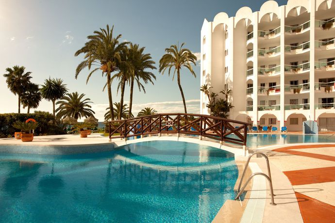 Imagen de la piscina del Aparthotel Ona Marinas de Nerja. Foto 17