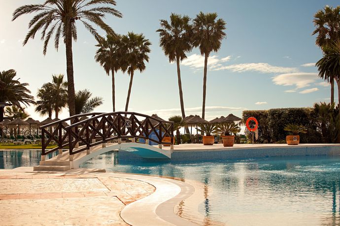 Imagen de la piscina del Aparthotel Ona Marinas de Nerja. Foto 18